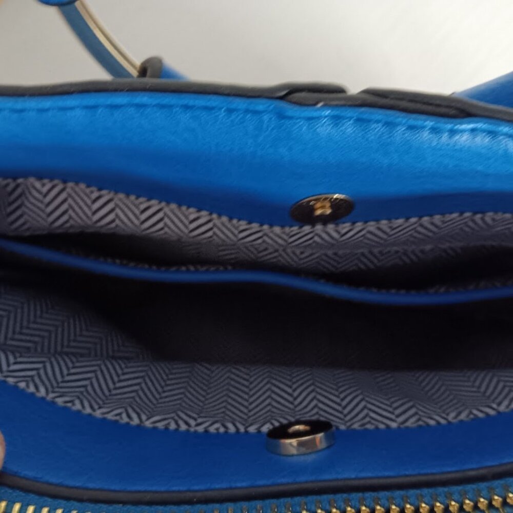 Beautiful Blue leather women's crossbody handbag NWOT Unique‎ - Picture 3 of 6
